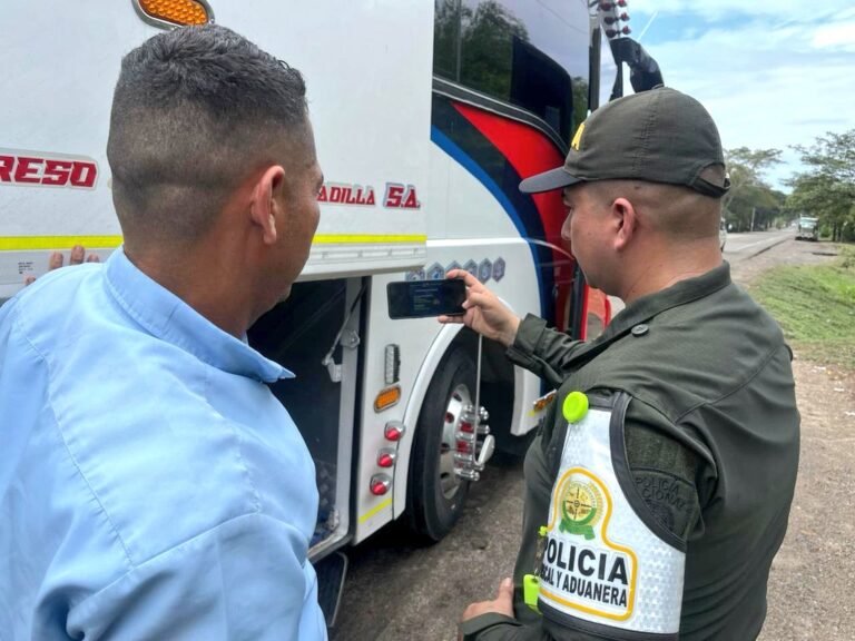 Polfa de La Guajira adelantó la campaña ‘Soy legal, ni compro ni vendo contrabando de calzado’