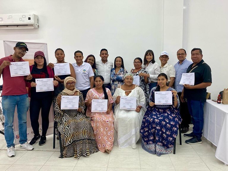 Unidad Solidaria fortaleció a emprendedores en Riohacha y en Manaure: recibieron certificados y materiales de aprendizaje