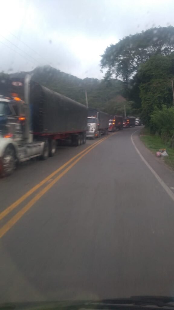 Protestas en Palomino por recurrentes cortes de electricidad bloquearon la Troncal del Caribe