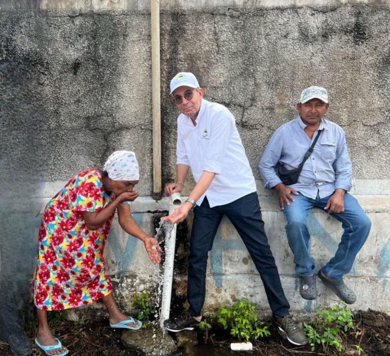 Corpoguajira ha beneficiado a 16.000 wayuu con la provisión de agua para enfrentar fenómeno de El Niño