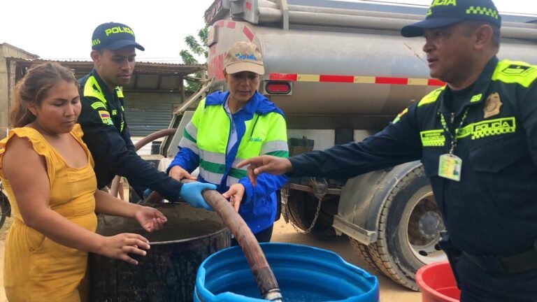 Aqualia y la Policía Nacional se unen para llevar agua a barrios vulnerables de Riohacha
