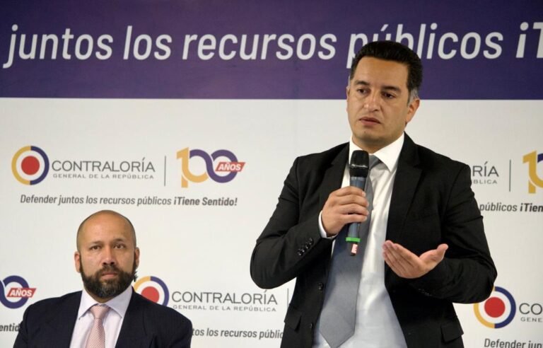 El secretario de transparencia de la Presidencia de la República, Andrés Idárraga radicó una denuncia penal ante la Fiscalía, Procuraduría y la Contraloría por la adquisición de carrotanques que hizo la Unidad Nacional de Gestión del Riesgo de Desastres (UNGRD) por más 103 mil millones de pesos para llevar agua a La Guajira.