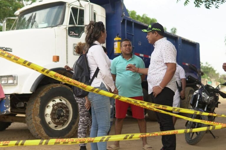 Alcalde de Riohacha, Genaro Redondo, lideró jornada de limpieza en la comuna 10