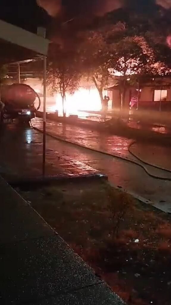 Incendio devasta dos comercios en Maicao y genera pérdidas millonarias