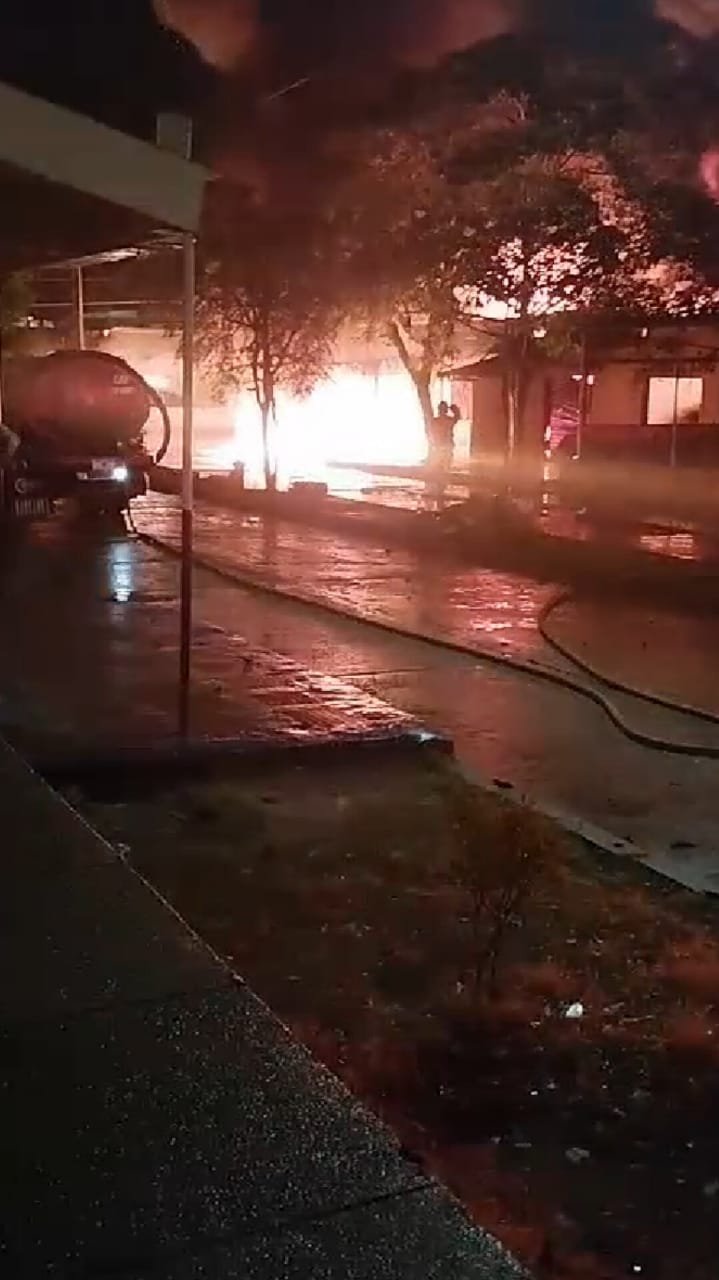 Incendio devasta dos comercios en Maicao y genera pérdidas millonarias