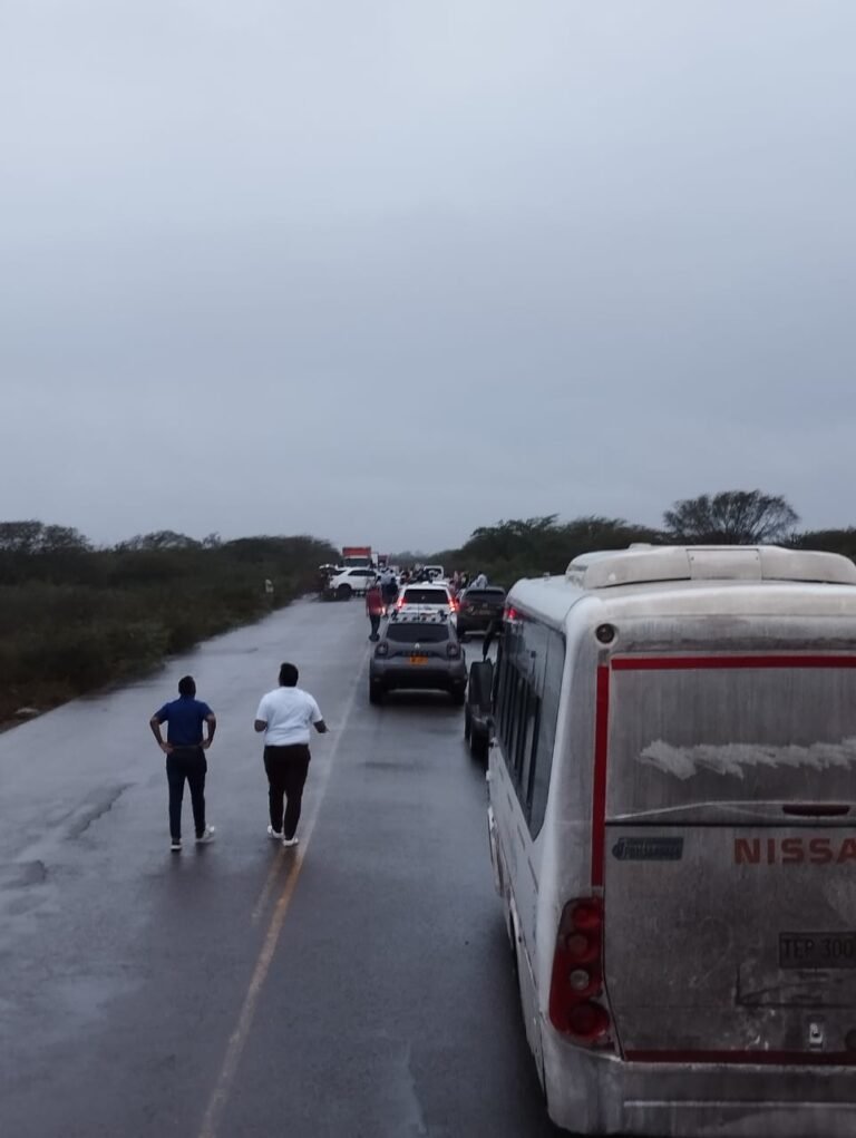 Comunidad wayúu bloquea carretera en Riohacha