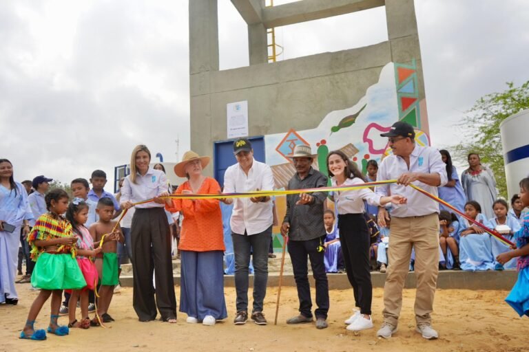 Ministra de vivienda, Catalina Velasco Campuzano, entregó varias infraestructuras en comunidades indígenas de Riohacha para garantizar acceso al agua