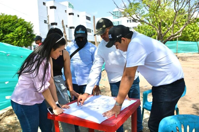 construcción de la nueva plaza principal José Prudencio Padilla