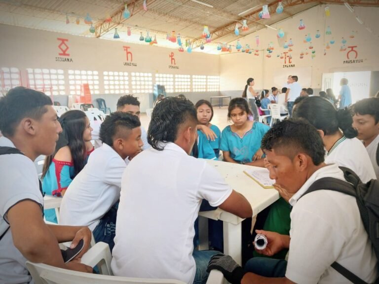 Corpoguajira adelantó mesas técnicas en Siapana para que comunidad se vincule al Plan de Acción 2024-2027