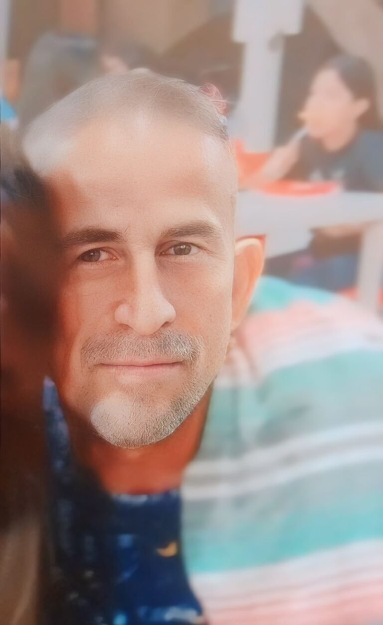 Hombre fallece al caerle encima la rama de un árbol