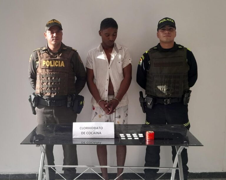 Hicieron disparos en parranda y lo detuvieron con 11 papeletas de coca