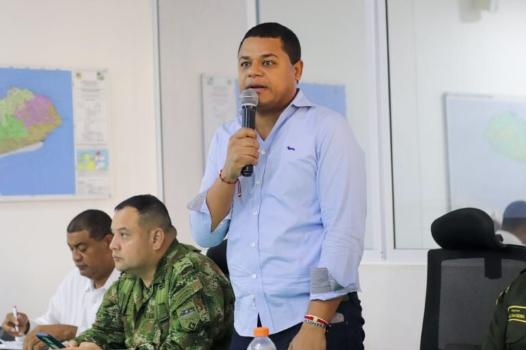 Alcalde Genaro Redondo toma medidas para la atención de indígenas Wiwa desplazados por enfrentamientos de grupos armados