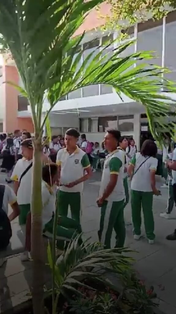 Estudiantes en Distracción bloquearon carretera y en Fonseca se tomaron la alcaldía