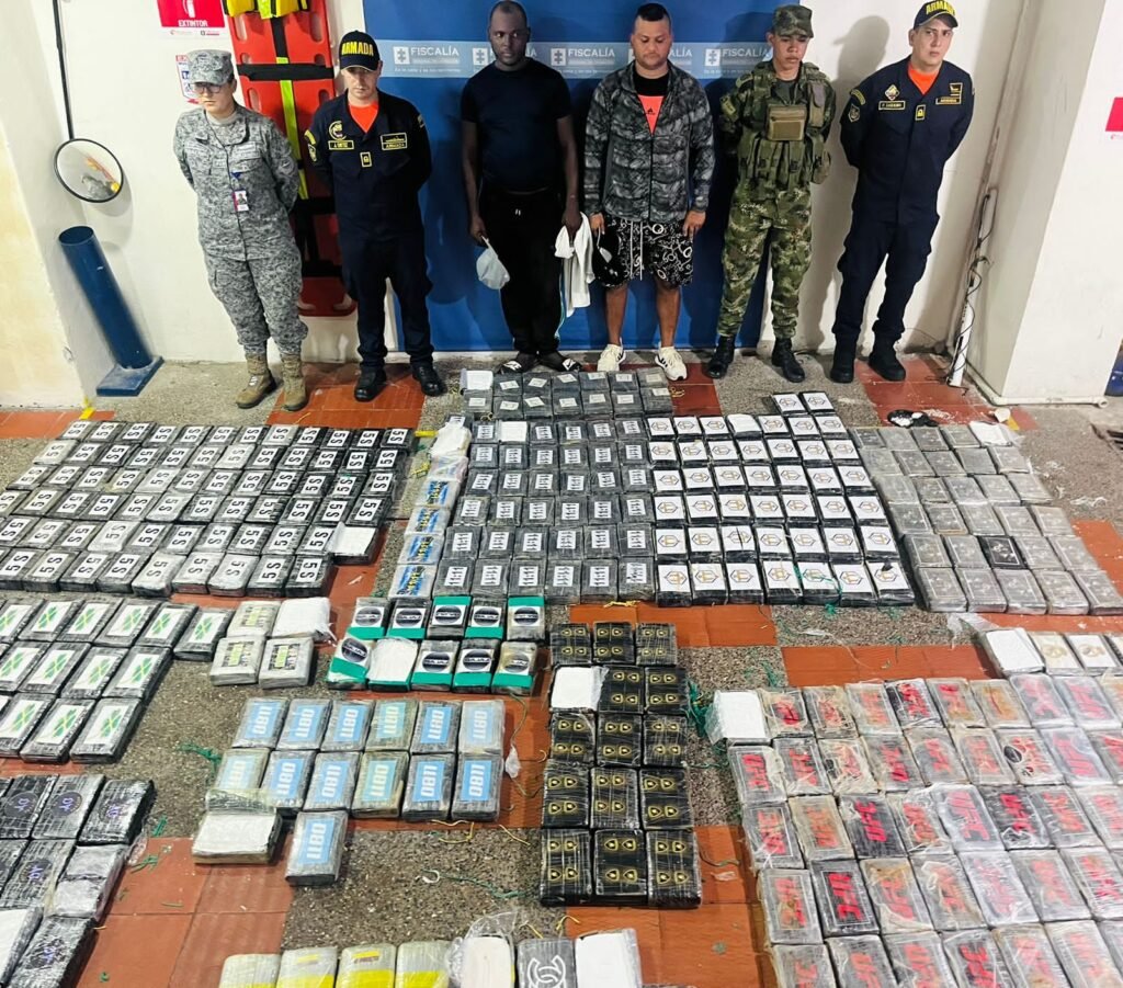 Incautan 470 kilos de cocaína frente a Puerto Bolívar