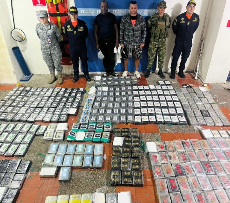 Incautan 470 kilos de cocaína frente a Puerto Bolívar