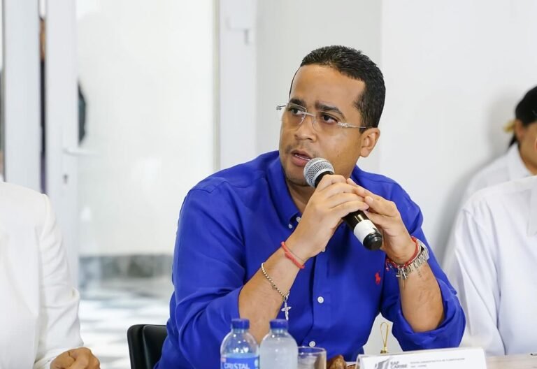 Gobernador de La Guajira quiere internacionalizar el turismo en el departamento teniendo como imagen principal al delantero del Liverpool Luis Díaz