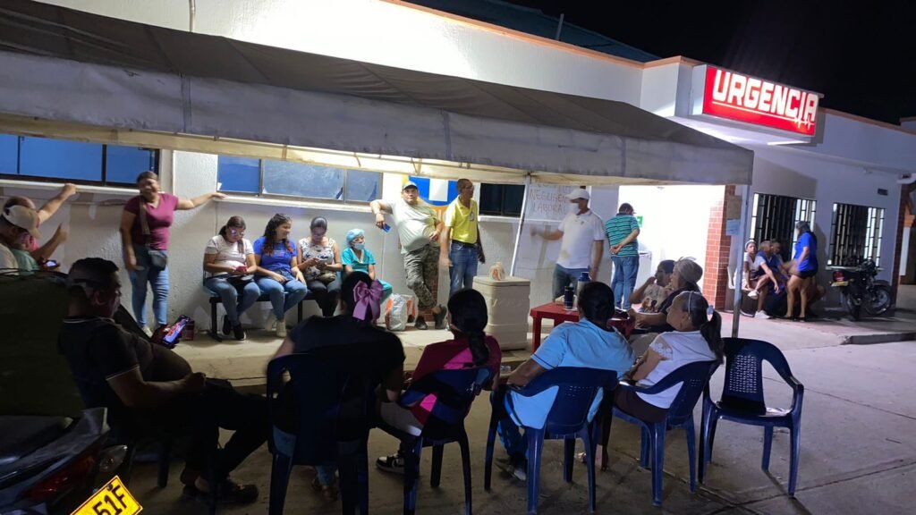 Trabajadores del hospital de Hatonuevo en cese de actividades