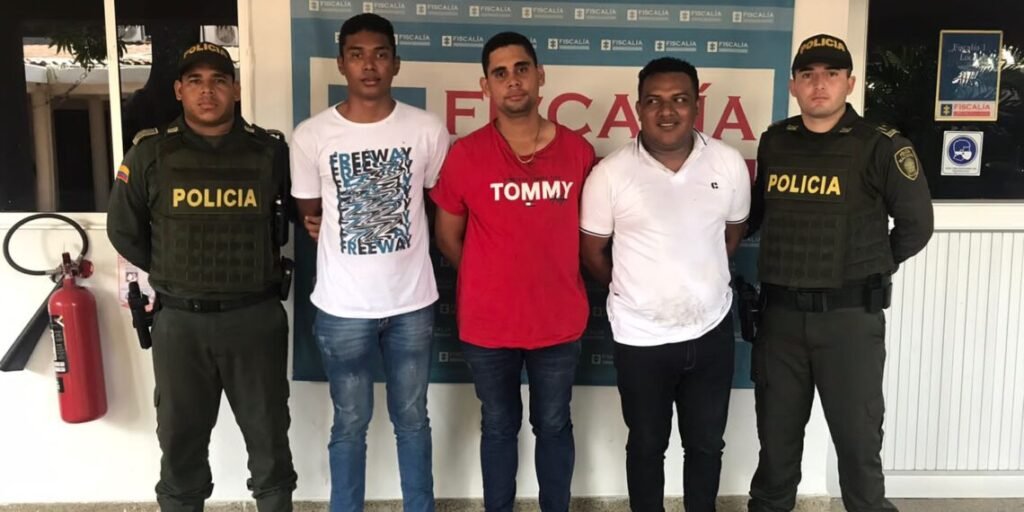 Tres detenidos con arma de fuego protagonizan accidente en traslado a la URI