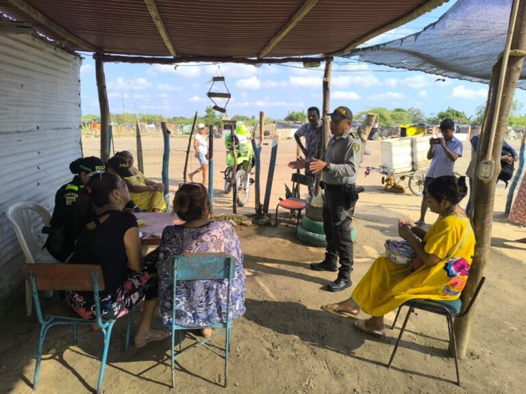 Policía Nacional realizó jornada de prevención de delitos en el asentamiento de La Pista en Maicao