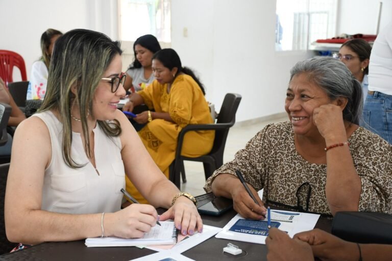 En Barrancas se realizó mesa de trabajo con comunidades indígenas para la formulación del Plan de Salud Territorial 2024-2027