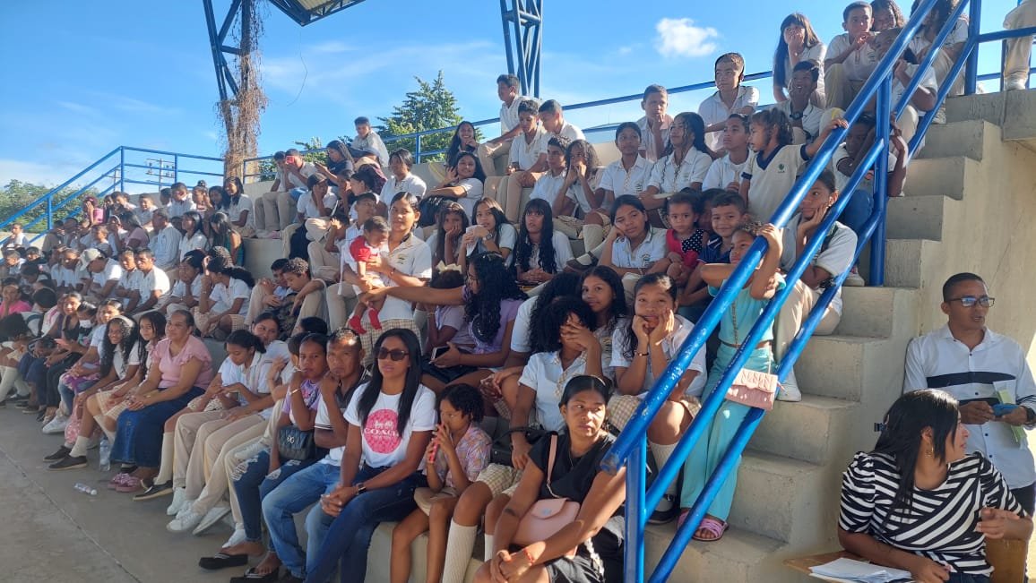Estudiantes en la celebración de los 59 años de la Institución Educativa Remedios Solano