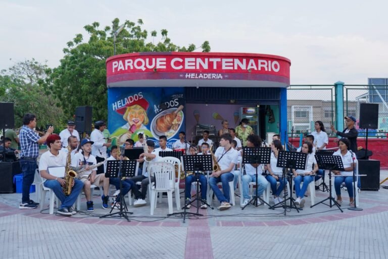 Banda escuela ‘Despertar Guajiro’ realizó serenata en homenaje a las mujeres en la ciudad de Riohacha