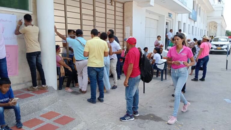 Autoridades Tradicionales de La Gloria se tomaron la Gobernación de La Guajira