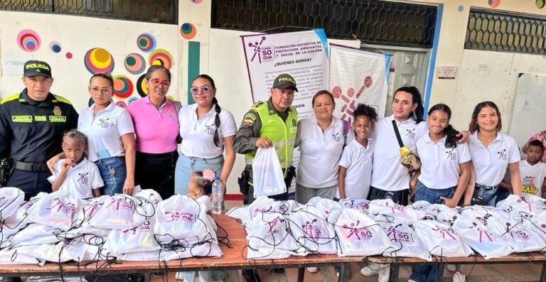 Policía de Prevención Ciudadana adelantó jornada de entrega de kits escolares en instituciones educativas en Maicao
