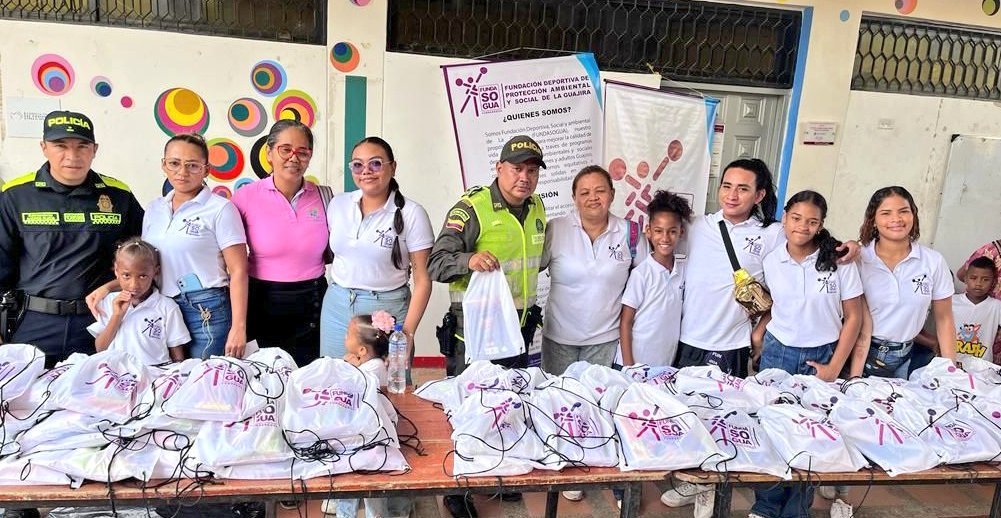 Policía de Prevención Ciudadana adelantó jornada de entrega de kits escolares en instituciones educativas en Maicao
