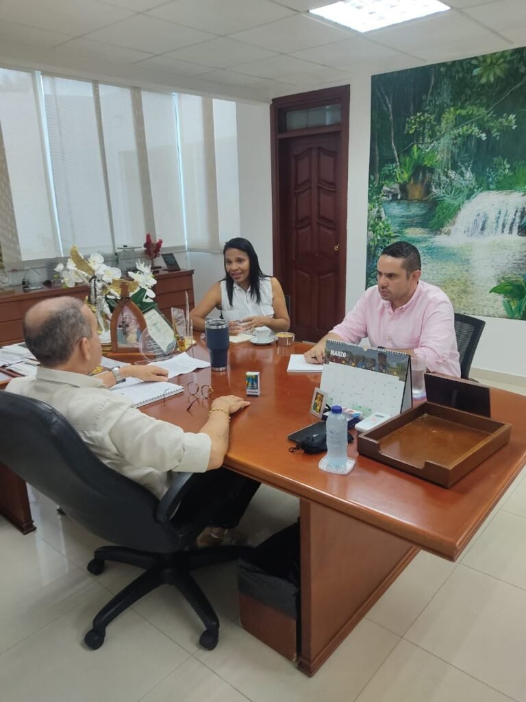 Director general de Corpoguajira, Samuel Lanao Robles, sostuvo encuentro con miembros de la 'Mesa Más La Guajira-ANDI'