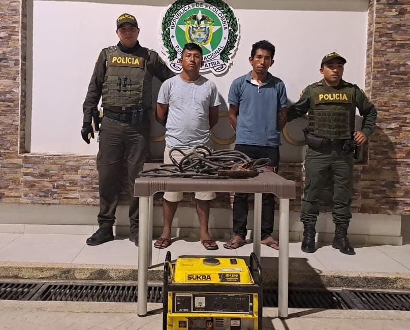 Capturan a 2 con elementos robados en finca y recuperan moto robada