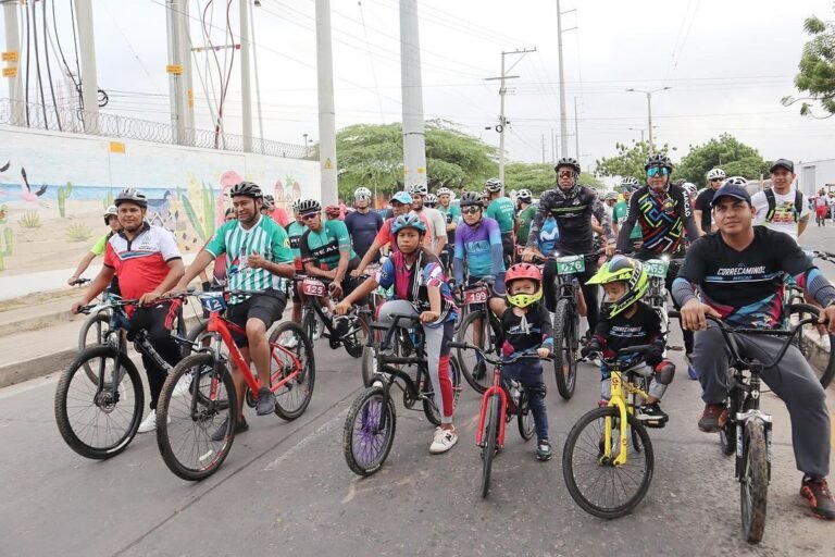 Alcalde Miguel Felipe Aragón lideró 'la Primera Clásica San José' de ciclismo