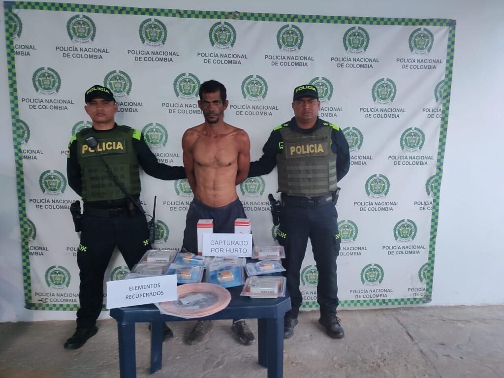 Policía detiene a sospechoso de robo tras persecución de la comunidad en Maicao