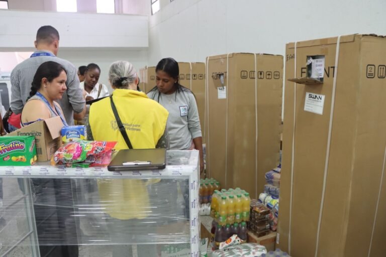 Víctimas de la violencia en Riohacha recibieron 100 esquemas especiales de acompañamiento para poder emprender