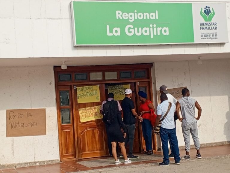 Protestas en sedes del ICBF en Riohacha y Uribia: exigen cumplimiento de acuerdos y pagos atrasados
