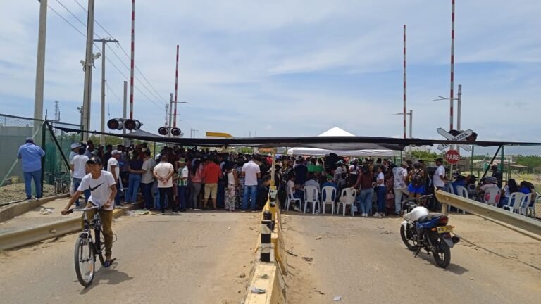 Bloqueos en Uribia y planton en Riohacha contra Air-e