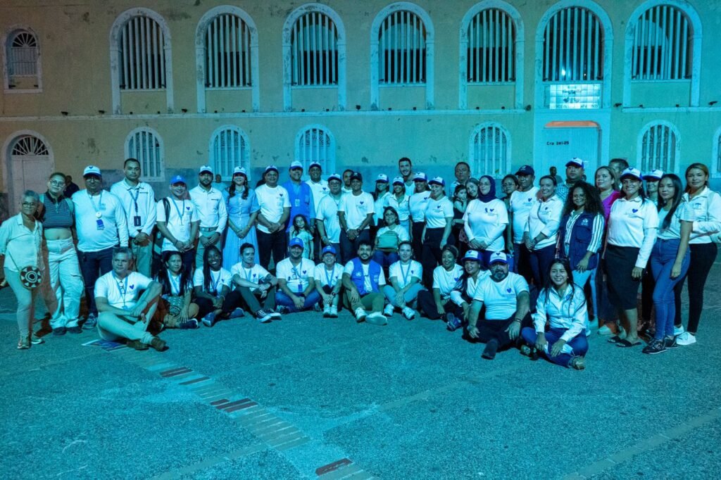 Riohacha se iluminó de azul para conmemorar el Día Mundial de los Refugiados y Desplazados