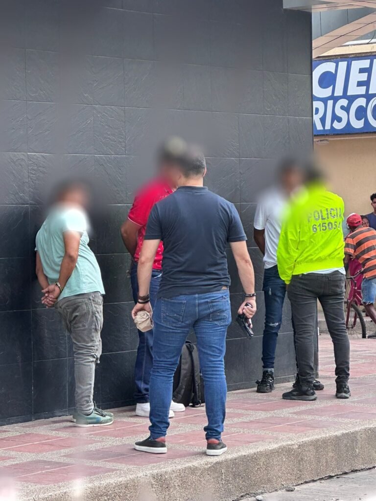 Capturan a presuntos extorsionistas en las afueras de un banco en Riohacha