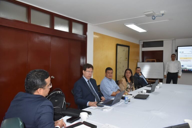 Gobernador Jairo Aguilar visitó las instalaciones del Instituto Nacional de Salud