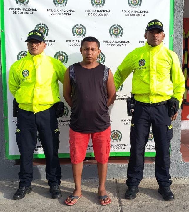 Había asesinado a otra persona y tenía orden de captura