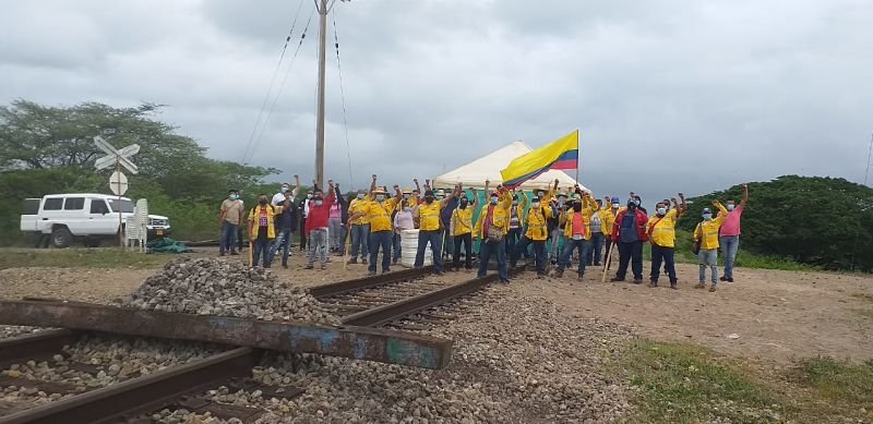 Operación de mina y línea férrea paralizadas