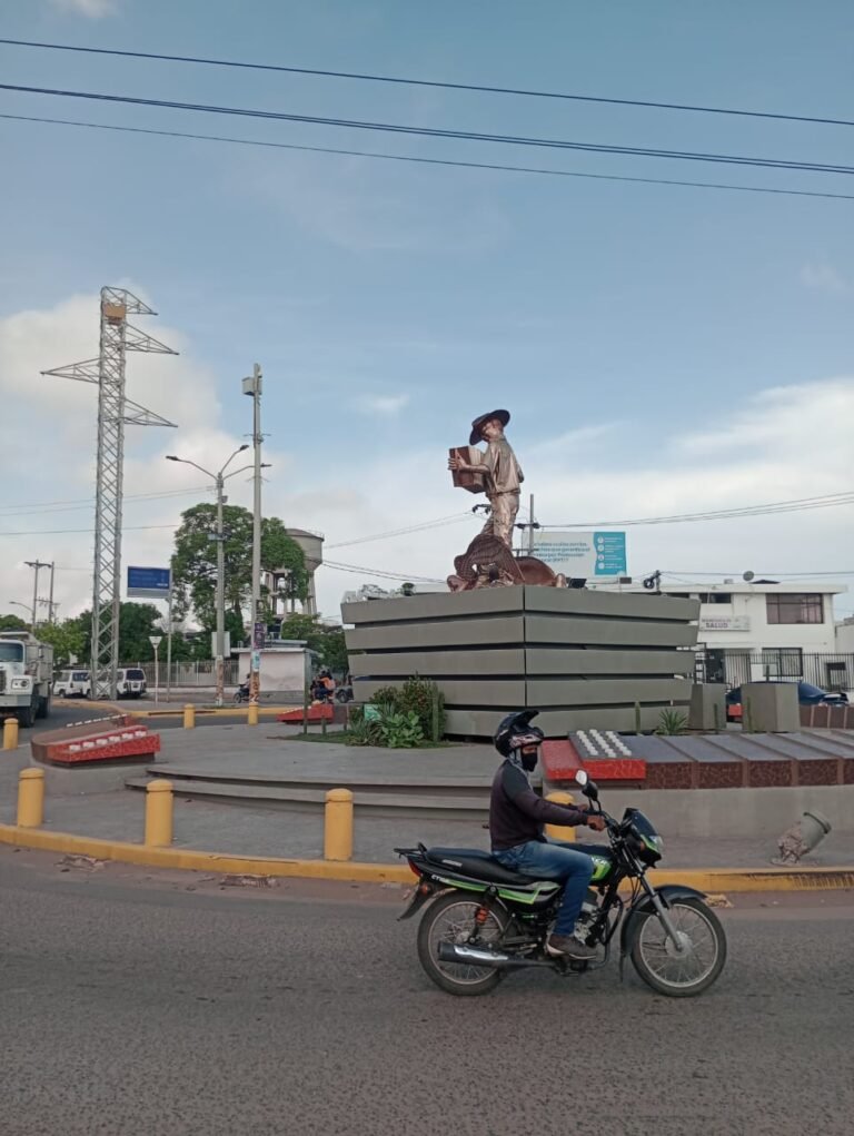 Alcaldía de Riohacha adelantó jornada de mantenimiento y embellecimiento del monumento Francisco El Hombre