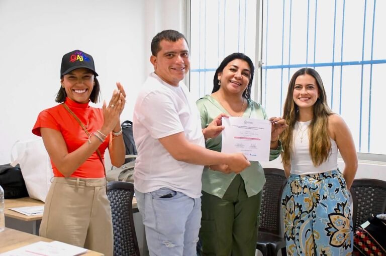 Más de 100 emprendedores guajiros fueron certificados con el curso ‘Negocios Exitosos en Entornos Competitivos’