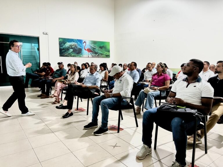 Funcionarios de Corpoguajira fortalecen competencias en Gerencia Pública y Planeación Estratégica