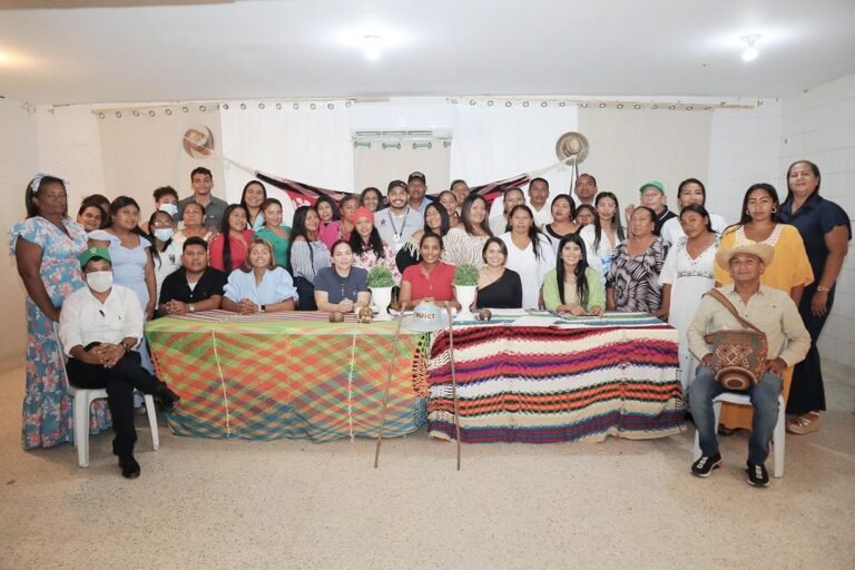 íderes y lideresas indígenas wayuu y comunales