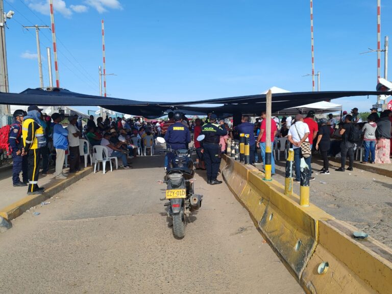 Bloqueo en Uribia alcanzó el tercer día consecutivo