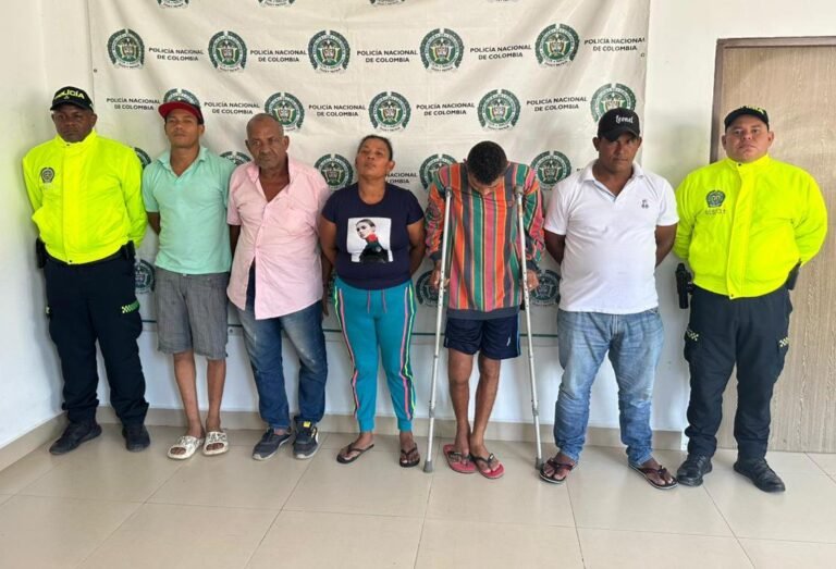 Capturan a 5 de la banda de los 12 en allanamientos