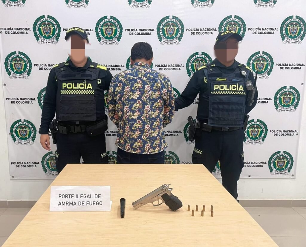 Capturan a 2 hombres armados sin salvoconducto