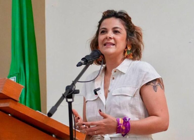 ministra Jhenifer Mojica,