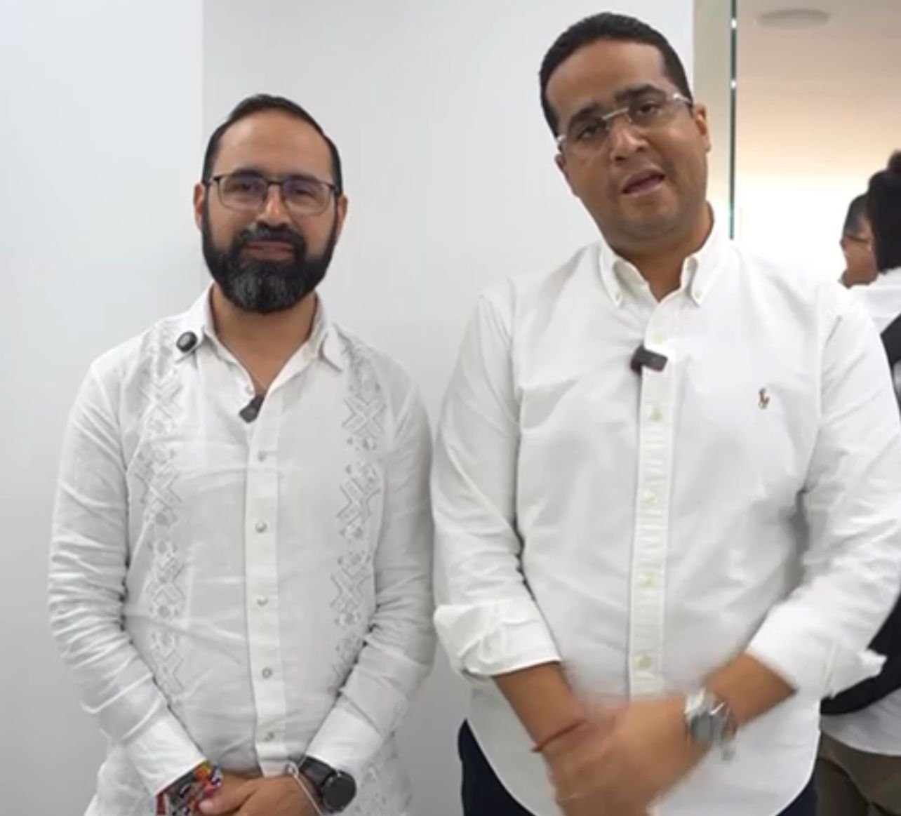 El ministro de Minas y Energía, Andrés Camacho junto al Gobernador Jairo Aguilar.